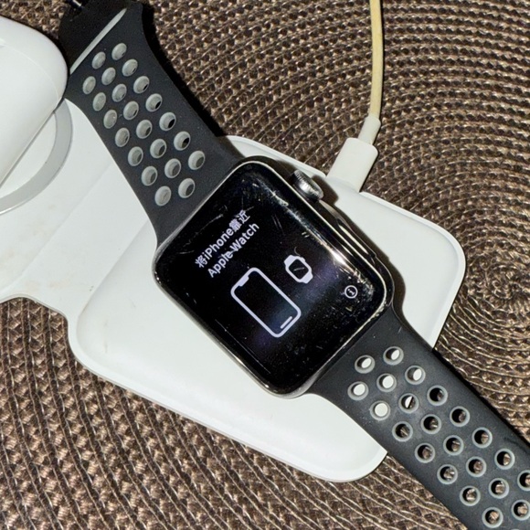 Apple Watch Series 3 42MM Aluminum case free cover - Picture 3 of 17